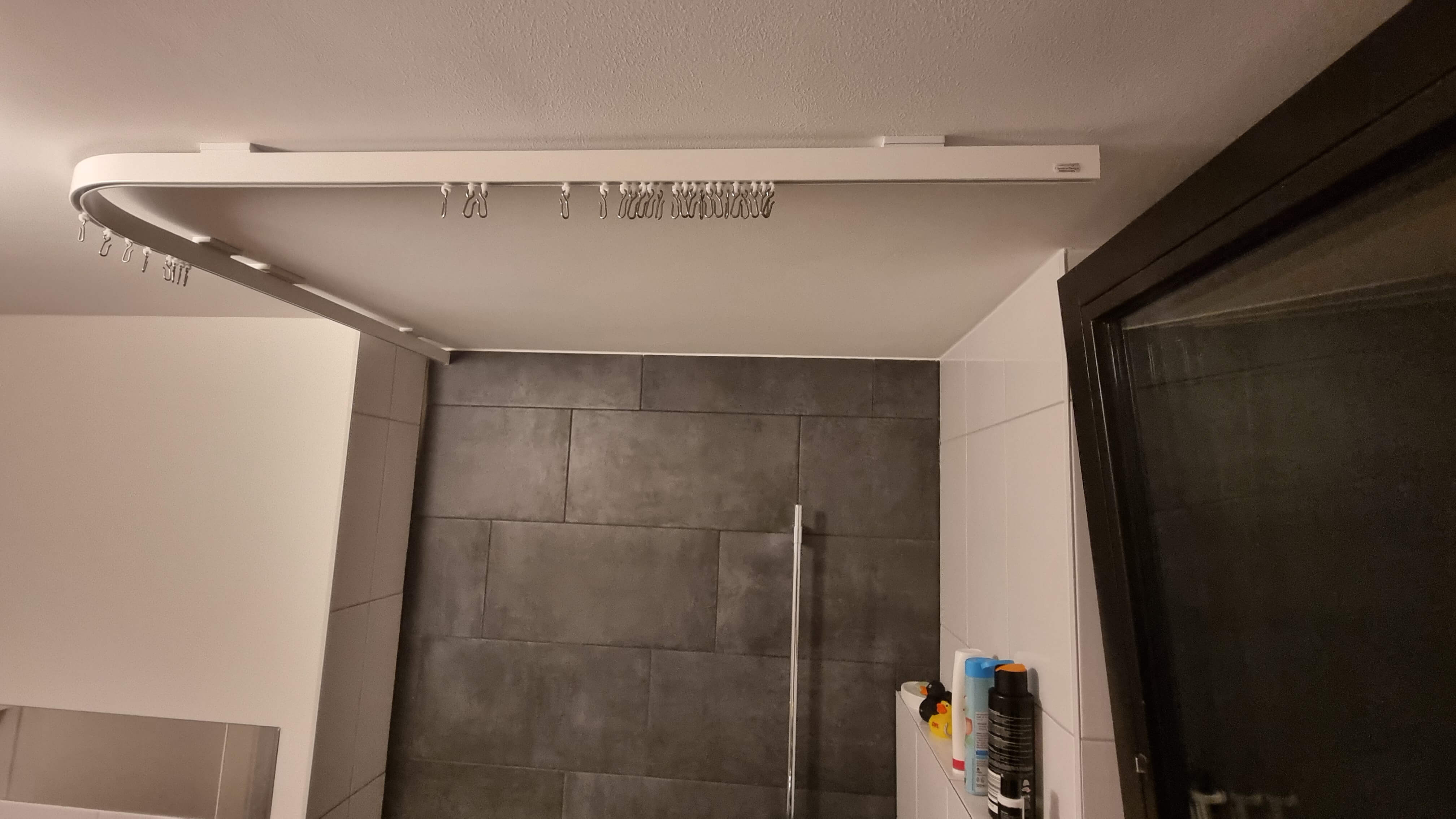 Duschvorhangstange eckig 34x13 mm - incl. Bogen / Deckenmontage Duschvorhangstange eckig 34x13 mm - incl. Bogen / Deckenmontage