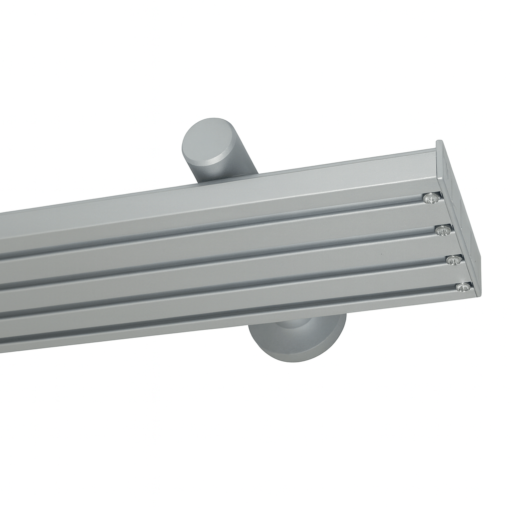 Flächenvorhangschiene mit Wandträger 4lfg. Modell 640 Flächenvorhangschiene mit Wandträger 4lfg. Modell 640