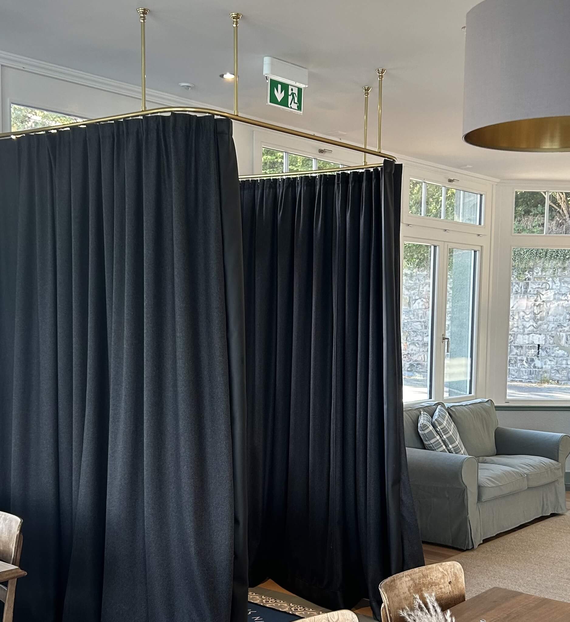 Loden-Kalteschutz-Vorhang Exklusive Umkleidekabine aus Messing