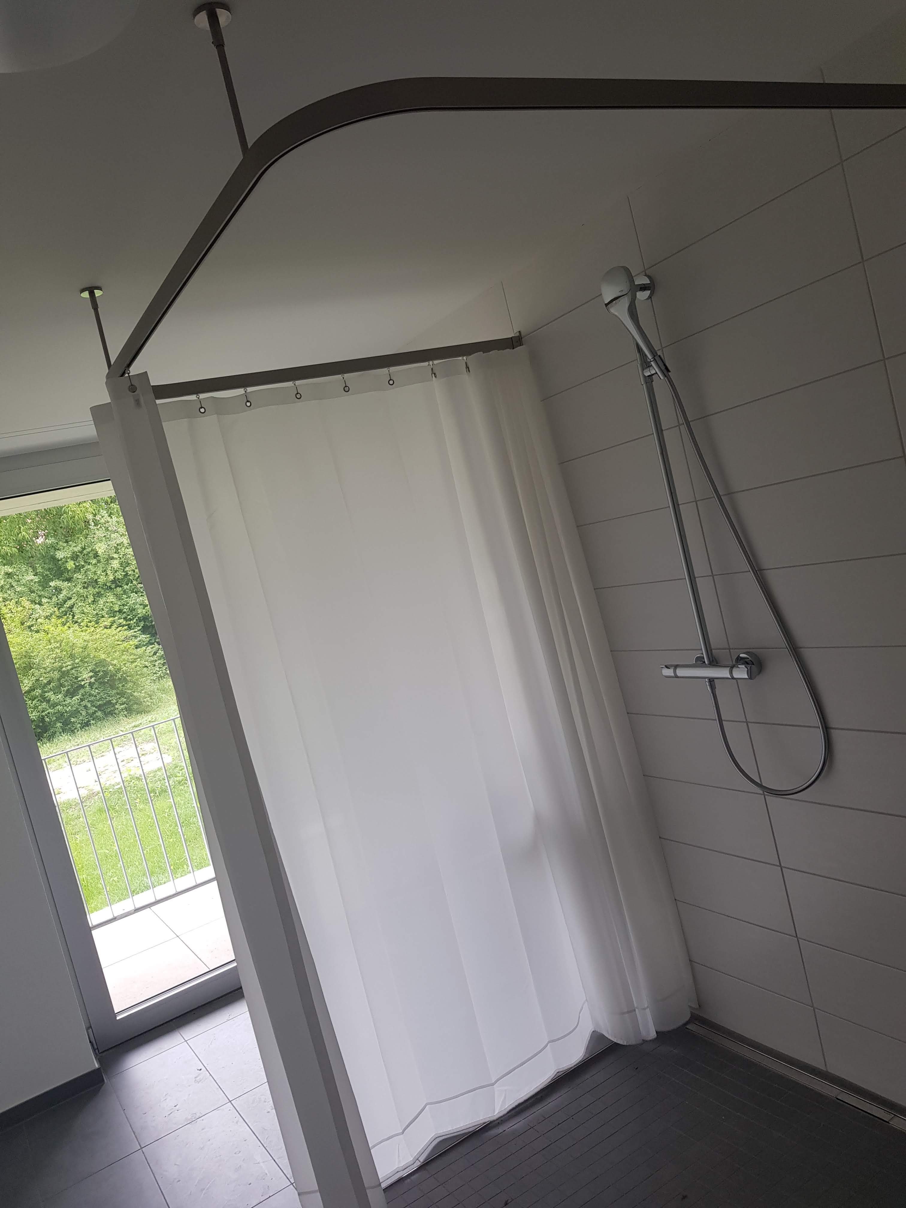 Barrierefreie Duschvorhangstange U-Form 