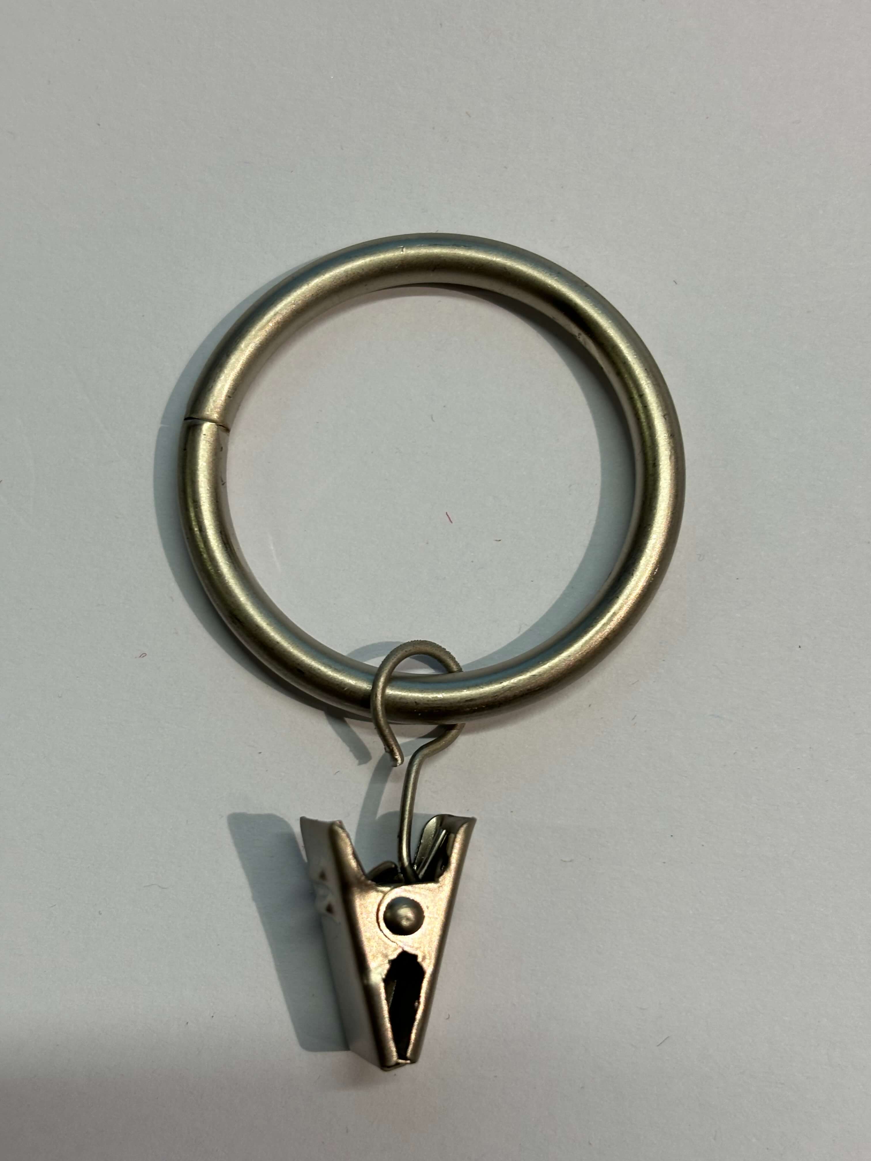 IMG_9947-1 Gardinenringe Edelstahloptik Rundring mit Klammer